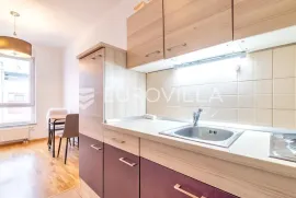 Zagreb, Dugave, jednosoban stan s parkirnim mjestom 30 m2, Appartamento