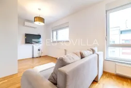 Zagreb, Dugave, jednosoban stan s parkirnim mjestom 30 m2, Appartamento