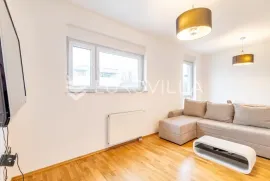 Zagreb, Dugave, jednosoban stan s parkirnim mjestom 30 m2, Appartamento