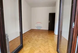 Zagreb, Črnomerec, 266m2, 4 stana, garaža,, Zagreb, بيت