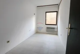 Zagreb, Črnomerec, 266m2, 4 stana, garaža,, Zagreb, بيت