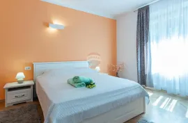 OPATIJA- etaža vile + studio apartman sa okućnicom, garažom i pogledom na more, blizu mora, Opatija, Appartment