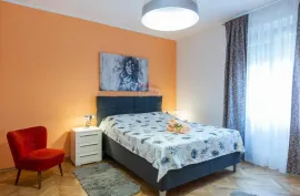 OPATIJA- etaža vile + studio apartman sa okućnicom, garažom i pogledom na more, blizu mora, Opatija, Appartment