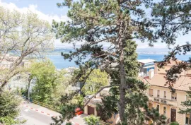 OPATIJA- etaža vile + studio apartman sa okućnicom, garažom i pogledom na more, blizu mora, Opatija, Appartment