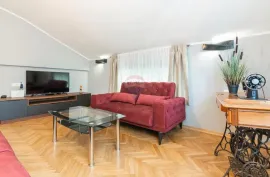 OPATIJA- etaža vile + studio apartman sa okućnicom, garažom i pogledom na more, blizu mora, Opatija, Appartment