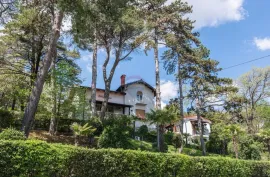 OPATIJA- etaža vile + studio apartman sa okućnicom, garažom i pogledom na more, blizu mora, Opatija, Appartment