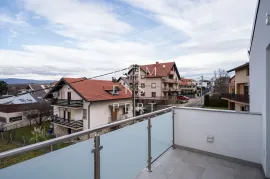 Brestje, NAJAM - Trosoban stan na zadnjem katu - 55m2, Zagreb, Kвартира