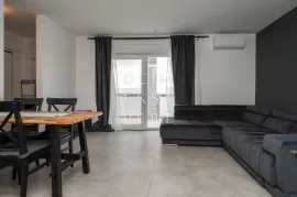 Brestje, NAJAM - Trosoban stan na zadnjem katu - 55m2, Zagreb, Appartement