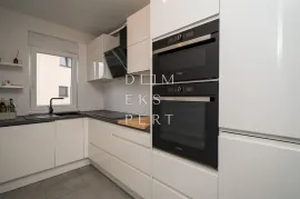 Brestje, NAJAM - Trosoban stan na zadnjem katu - 55m2, Zagreb, Appartement