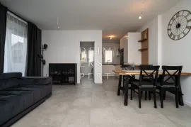 Brestje, NAJAM - Trosoban stan na zadnjem katu - 55m2, Zagreb, Appartement