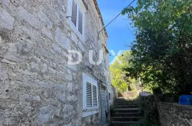 ŠIBENIK, ZLARIN - Kamena kuća s pogledom na more, Šibenik - Okolica, Casa