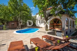 OTOK KRK, KORNIĆ- kuća, 250 m2, bazen, okućnica, idealna za turističku djelatnost, TOP PRILIKA!!!, Krk, House