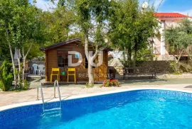 OTOK KRK, KORNIĆ- kuća, 250 m2, bazen, okućnica, idealna za turističku djelatnost, TOP PRILIKA!!!, Krk, House