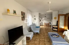 ISTRA, PREMANTURA Kuća s 3 stana i garažom blizu mora!, Medulin, House