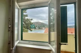 TISNO, samostojeća kuća s apartmanima, 70 m od mora, pogled na more, Tisno, Casa