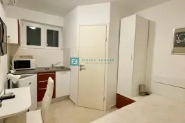 TISNO, samostojeća kuća s apartmanima, 70 m od mora, pogled na more, Tisno, Casa