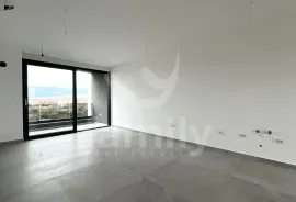 KVALITETNA NOVOGRADNJA PENTHOUSE SA ČETIRI SPAVAĆE SOBE, Pula, Flat