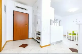 Valbandon stan na 1. katu 64m2 ,2ss+db !, Fažana, Appartment