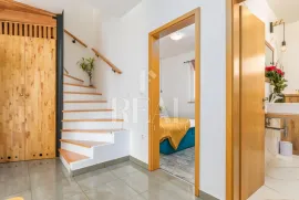 Valbandon,moderan dvoetažni stan 76m2,600m od mora !, Fažana, Apartamento