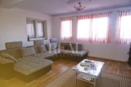 TRSAT-ODLIČNA LOKACIJA, 3S+DB, POGLED, BALKON I TERASA, Rijeka, Appartment