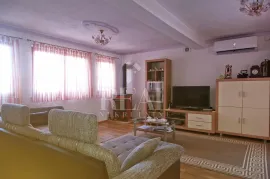 TRSAT-ODLIČNA LOKACIJA, 3S+DB, POGLED, BALKON I TERASA, Rijeka, Appartement