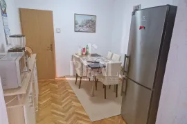 TRSAT-ODLIČNA LOKACIJA, 3S+DB, POGLED, BALKON I TERASA, Rijeka, Appartment