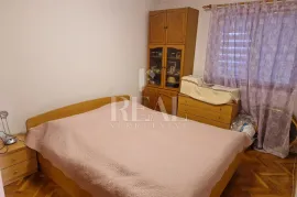 TRSAT-ODLIČNA LOKACIJA, 3S+DB, POGLED, BALKON I TERASA, Rijeka, Appartment