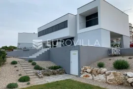 Krk, luksuzna vila od 260m2 na parceli od 885m2, Krk, Ev