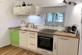 Otok Krk, Baška, predivna kuća s dva apartmana 80m od mora, Baška, House