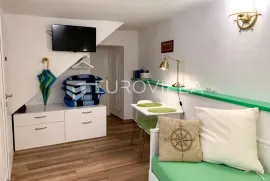 Otok Krk, Baška, predivna kuća s dva apartmana 80m od mora, Baška, Kuća