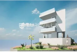 Trogir, Okrug, trosoban penthouse na drugom katu neto korisne površine 153 m2, Okrug, Wohnung