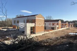 Istra, Labin - vrhunska moderna villa a, grijani bazen 48 m2, 2710 m2 uređene okućnice, Labin, Famiglia