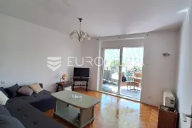 Crikvenica, Centar, komforan trosoban stan NKP 70m², 200 m od mora, Crikvenica, Kвартира