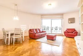 Zagreb, Horvaćanska, svijetao i funkcionalan trosoban penthouse 93 m2 + garaža, Zagreb, Flat