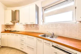 Zagreb, Horvaćanska, svijetao i funkcionalan trosoban penthouse 93 m2 + garaža, Zagreb, Flat