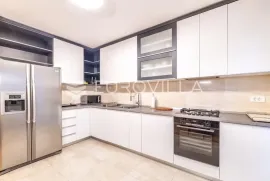 Zagreb, Gornji Bukovac prekrasan trosoban stan NKP 116,12  m2 + 1GM, Zagreb, Flat