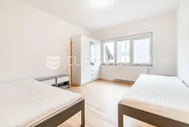 Zagreb, Jarun, uređen peterosoban stan NKP 116,04 m2, Zagreb, Kвартира