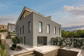 Rijeka, Kostrena - moderna kuća s bazenom, 196 m2, Kostrena, Famiglia