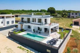 Istra, Fažana - vila s bazenom i pogledom na more, 133 m2, Fažana, Casa