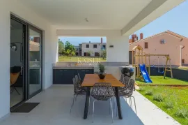 Istra, Fažana - vila s bazenom i pogledom na more, 133 m2, Fažana, Casa