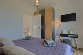 Istra, Fažana - vila s bazenom i pogledom na more, 133 m2, Fažana, Casa