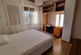 Jadranovo - kuća s okućnicom u blizini mora, Crikvenica, House