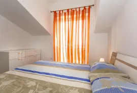 Vrbnik, otok Krk- apartman 65m2 s pogledom na more, Vrbnik, Wohnung