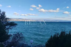 Opatija - stan s okućnicom, prvi red do mora, Opatija, Wohnung