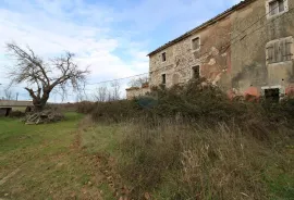 Kompleks starih istarskih kuća s pogledom na more za renoviranje, Vižinada, Kuća