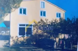 PRILIKA ROVINJ OKOLICA-KUĆA SA 4 STANA+POSLOVNI PROSTOR, Rovinj, Casa