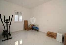 Prekrasni stan s bazenom na Saršonima, Viškovo, Apartamento