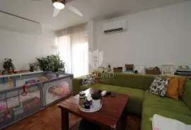 Stan na Zametu s pogledom na more, Rijeka, Appartement