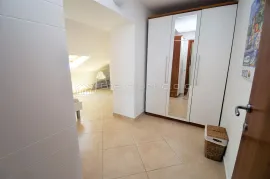 VISOKO POTKROVLJE - PRVI RED DO MORA, Crikvenica, Appartment