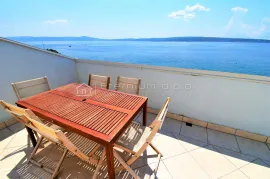 VISOKO POTKROVLJE - PRVI RED DO MORA, Crikvenica, Appartment